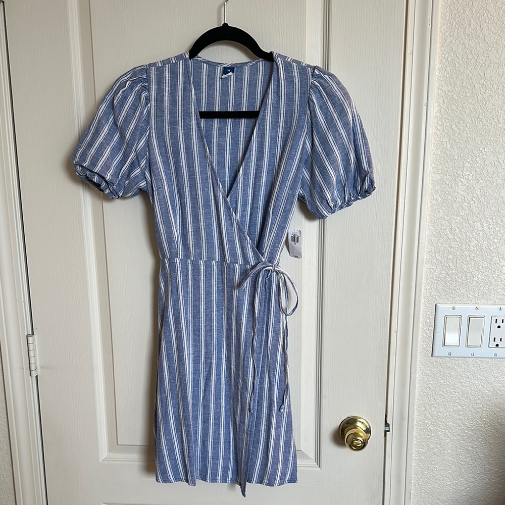Old Navy White and Blue Puff Sleeve Wrap Sundress